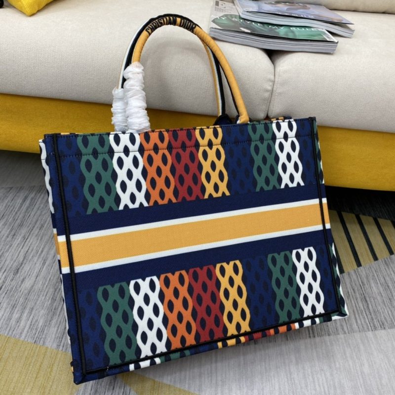 LW - Luxury Handbags DIR 063 - Image 4