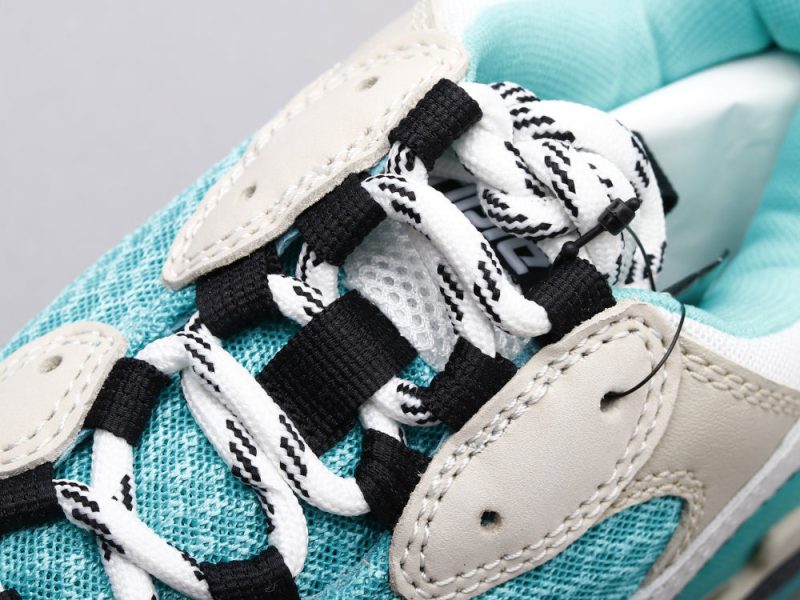 LW - Bla Triple S Tiffany Green Sneaker - Image 8