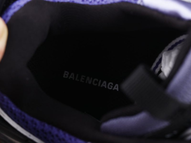 LW - Bla Track Three Generations Sneaker - Image 8