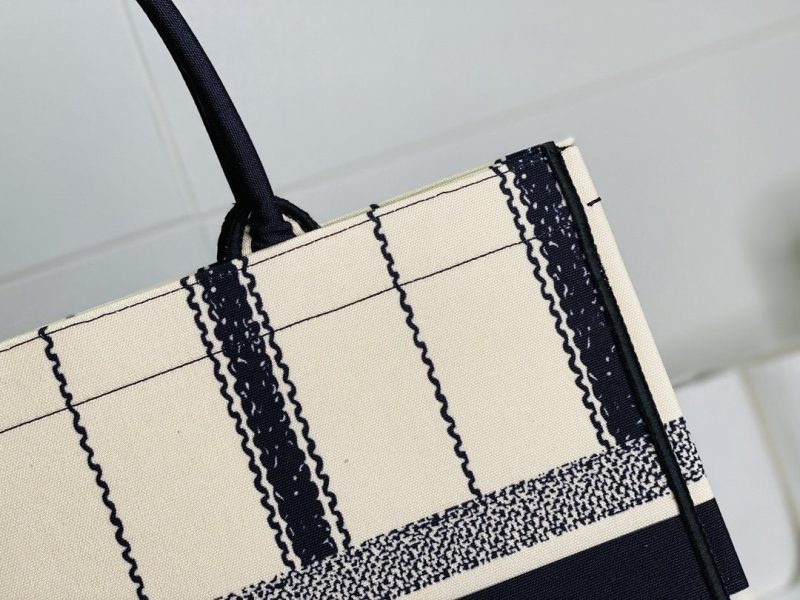 LW - Luxury Handbags DIR 117 - Image 6