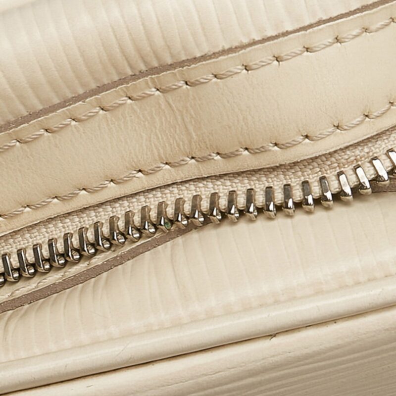 Louis Vuitton Epi Montaigne PM Handbag M5932J White Leather Ladies LOUIS VUITTON AWE - Image 5
