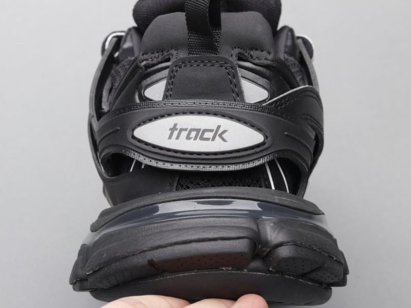 LW - Bla Track Generation DV Sneaker - Image 8