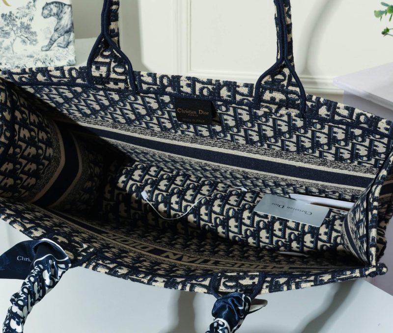 LW - Luxury Handbags DIR 141 - Image 4