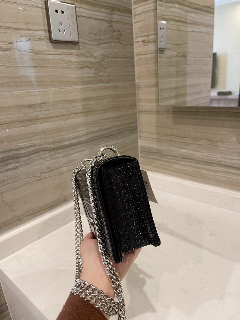 LW - Luxury Handbags DIR 044 - Image 4