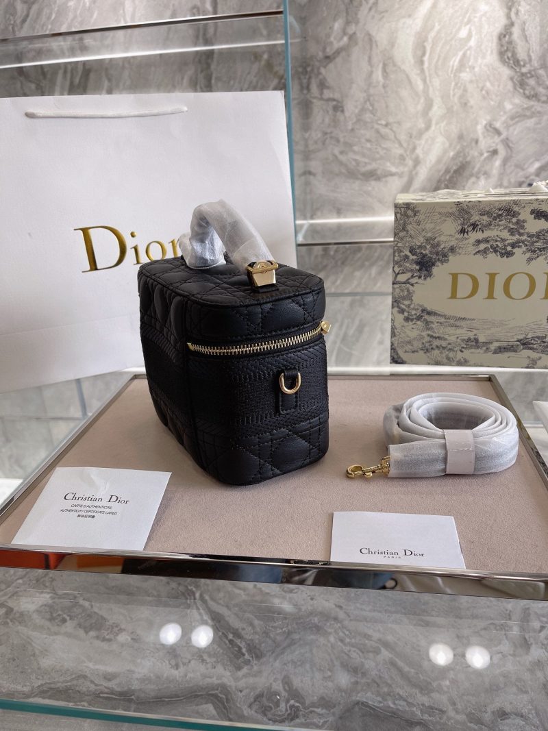LW - Luxury Handbags DIR 215 - Image 2