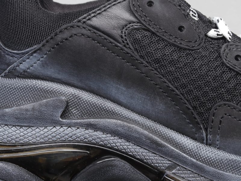 LW - Bla Triple S Air Cushion Black Sneaker - Image 4