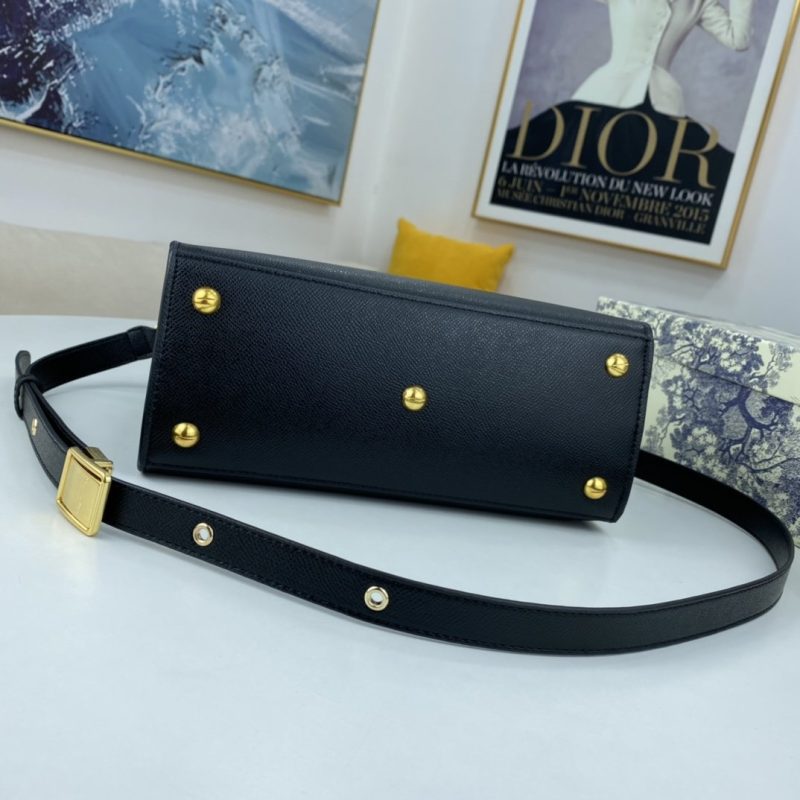 LW - Luxury Handbags DIR 079 - Image 8