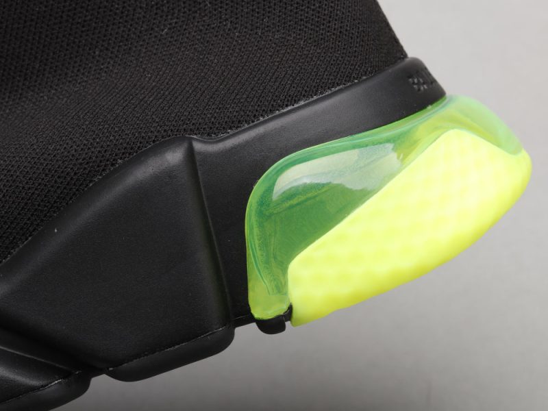 LW - Bla Socks Air Cushion Black Green Sneaker - Image 4