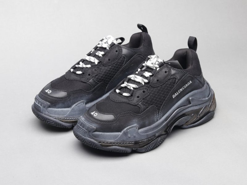 LW - Bla Triple S Air Cushion Black Sneaker