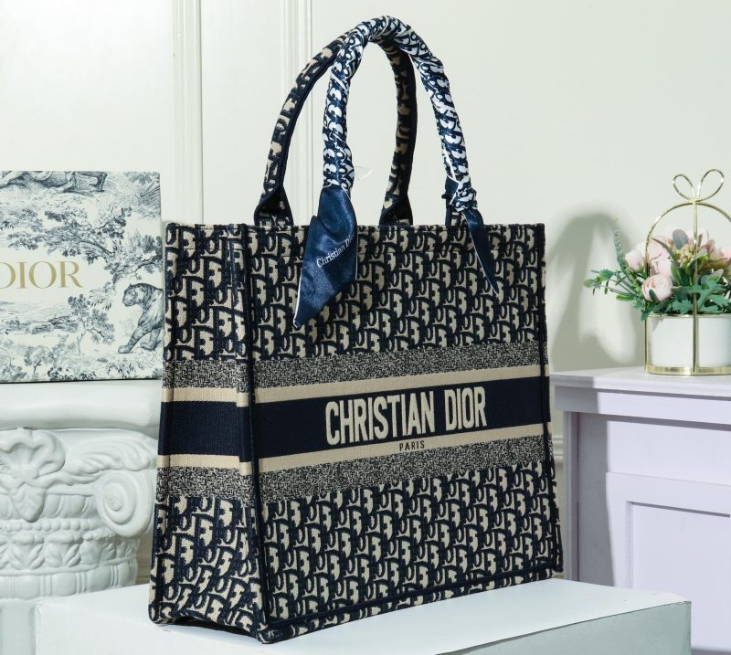 LW - Luxury Handbags DIR 141 - Image 2