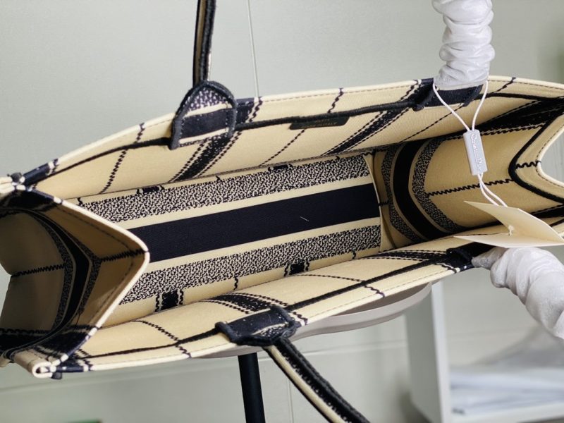 LW - Luxury Handbags DIR 117 - Image 4