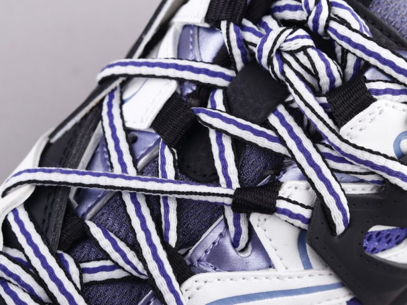 LW - Bla Track Three Generations Sneaker - Image 5