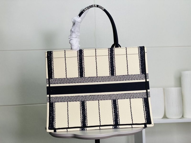 LW - Luxury Handbags DIR 117 - Image 9