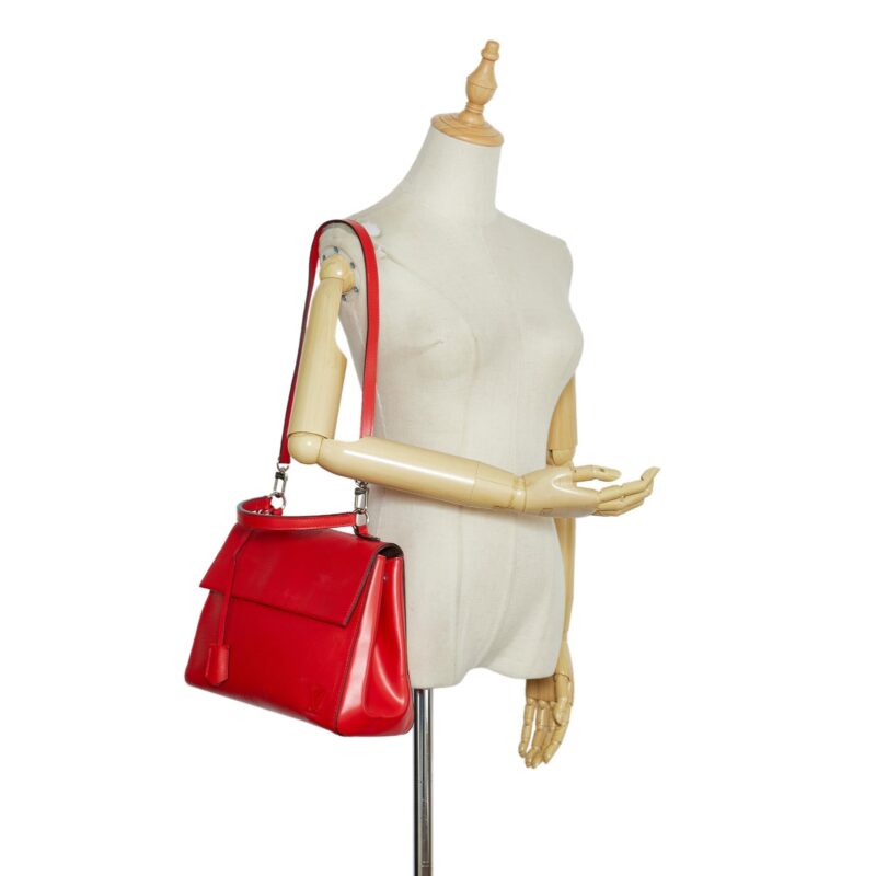 Louis Vuitton Epi Cluny BB (SHG-F2Ob66) AWE - Image 11