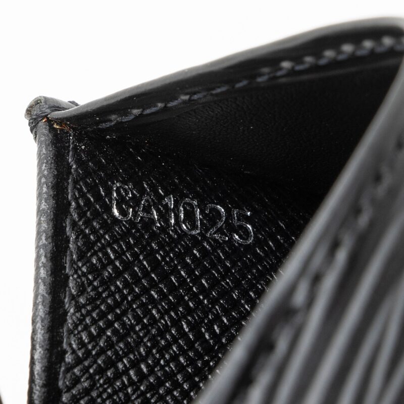 Louis Vuitton Epi Leather Card Case (SHF-vekghz) AWE - Image 3