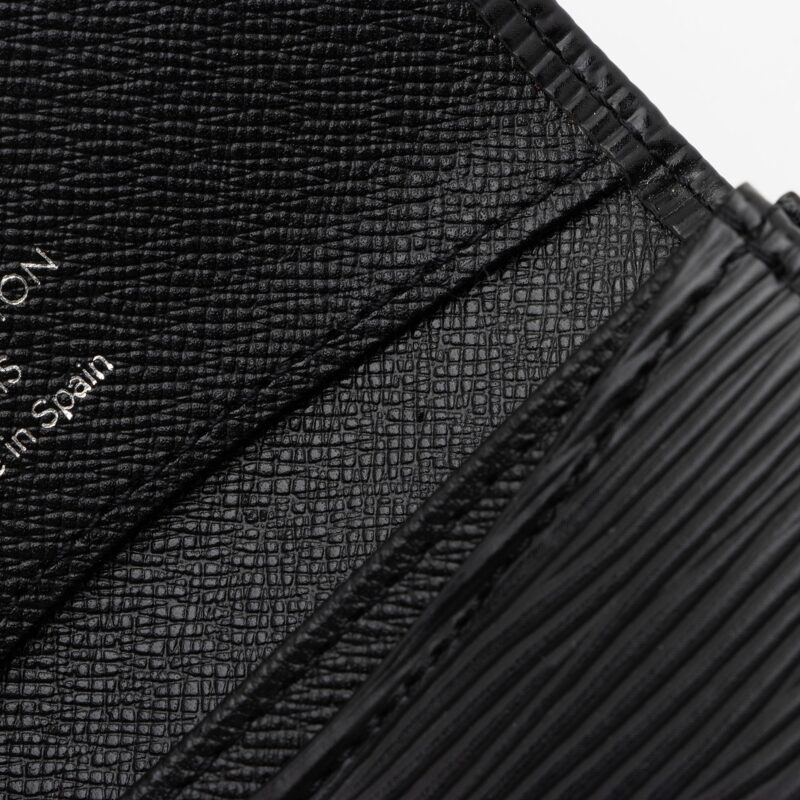 Louis Vuitton Epi Leather Card Case (SHF-vekghz) AWE - Image 6