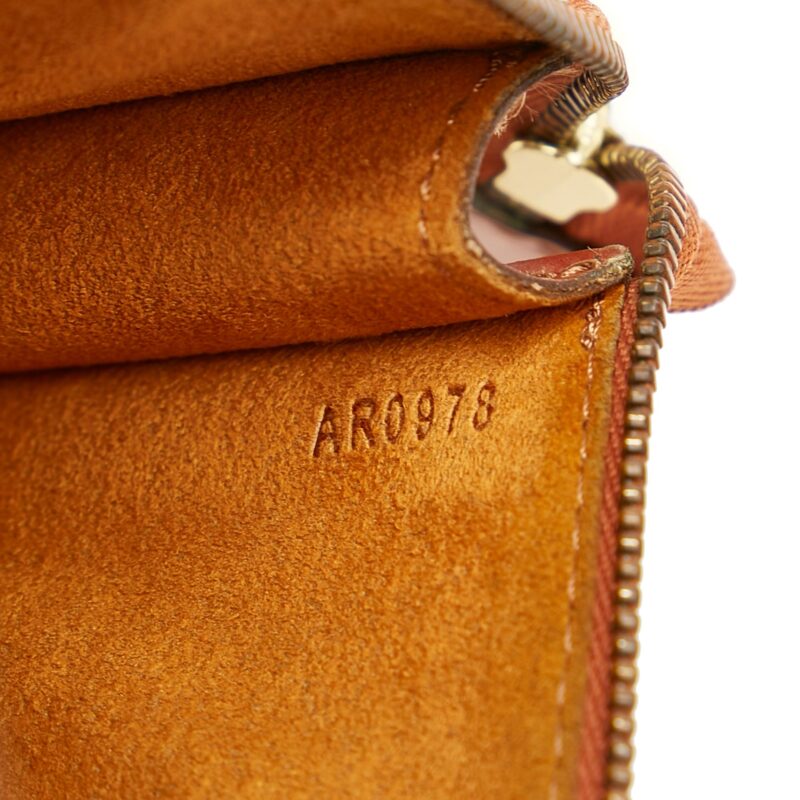 Louis Vuitton Epi Pochette Accessoires (SHG-26277) AWE - Image 7