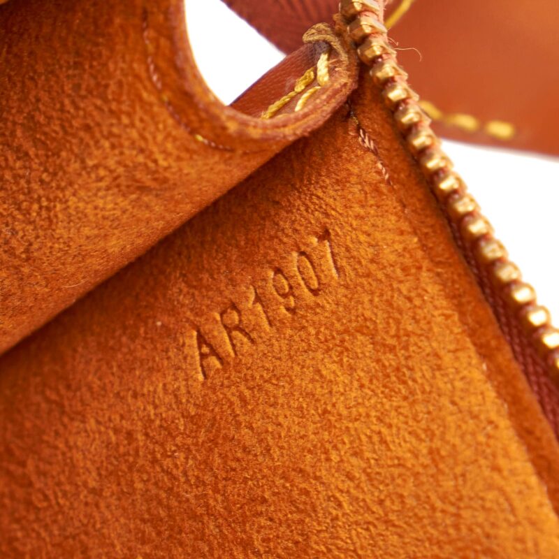 Louis Vuitton Epi Pochette Accessoires (SHG-30283) AWE - Image 7