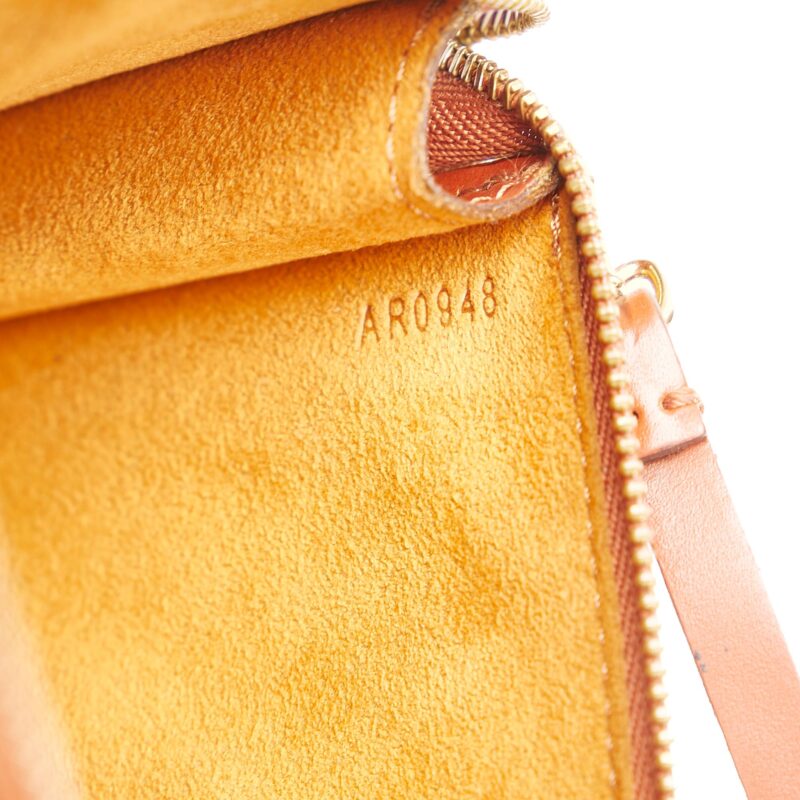 Louis Vuitton Epi Pochette Accessoires (SHG-1OzRb3) AWE - Image 7