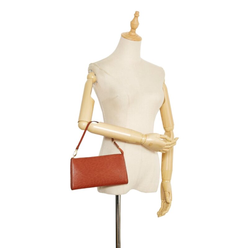 Louis Vuitton Epi Pochette Accessoires (SHG-1OzRb3) AWE - Image 4