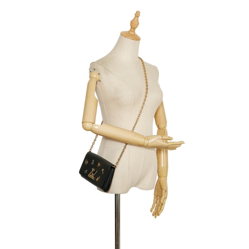 Louis Vuitton Epi Twist Love Lock Chain Wallet (SHG-MmYcl0) AWE - Image 4