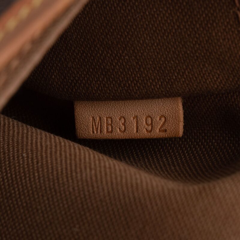 Louis Vuitton Monogram Canvas Saumur 30 Messenger Bag (SHF-0asoJo) AWE - Image 5