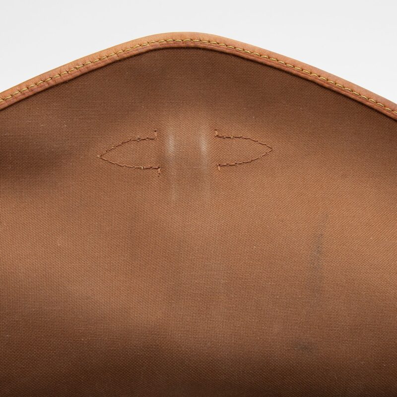 Louis Vuitton Monogram Canvas Saumur 30 Messenger Bag (SHF-0asoJo) AWE - Image 12