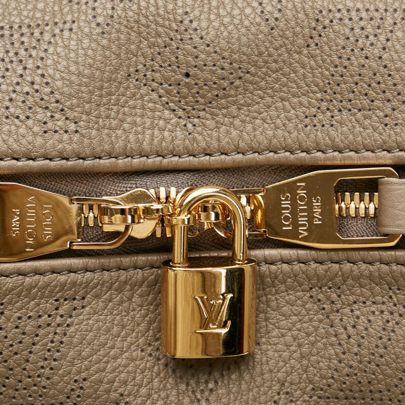 Louis Vuitton Monogram Mahina Selene MM (SHG-36611) AWE - Image 10