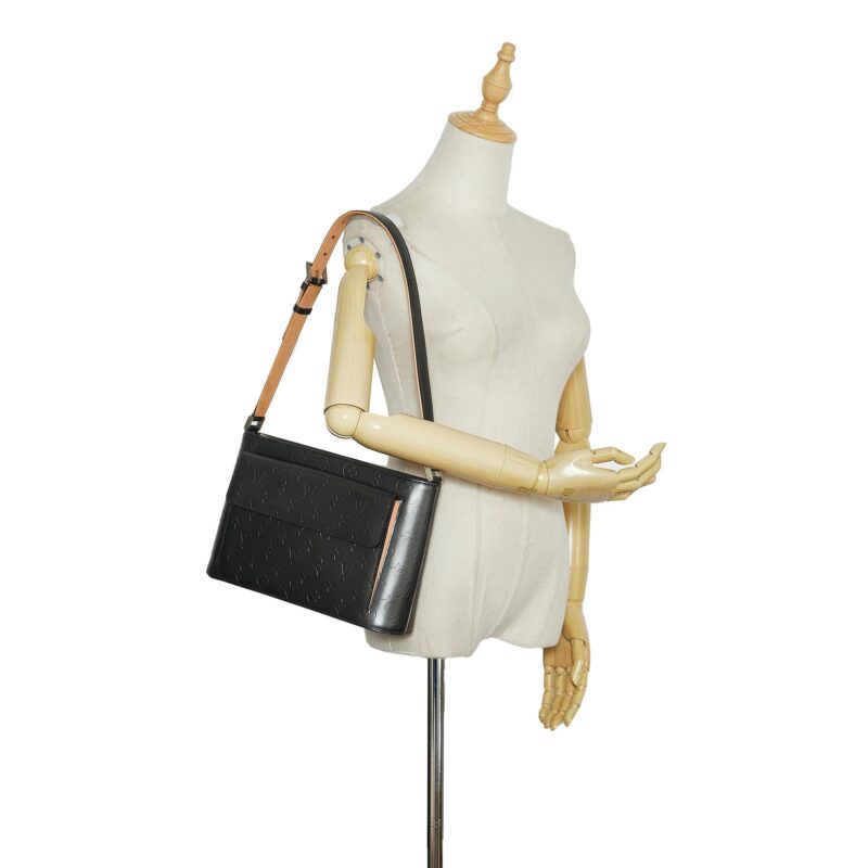 Louis Vuitton Monogram Mat Alston (SHG-ETHS4y) AWE - Image 4
