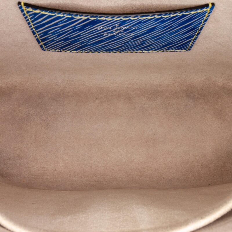 Louis Vuitton Studded Epi Twist MM (SHG-jFFShc) AWE - Image 5