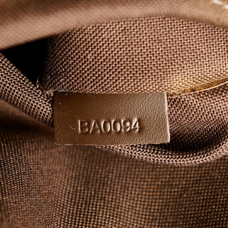 Louis Vuitton Taiga Beloukha (SHG-33800) AWE - Image 7