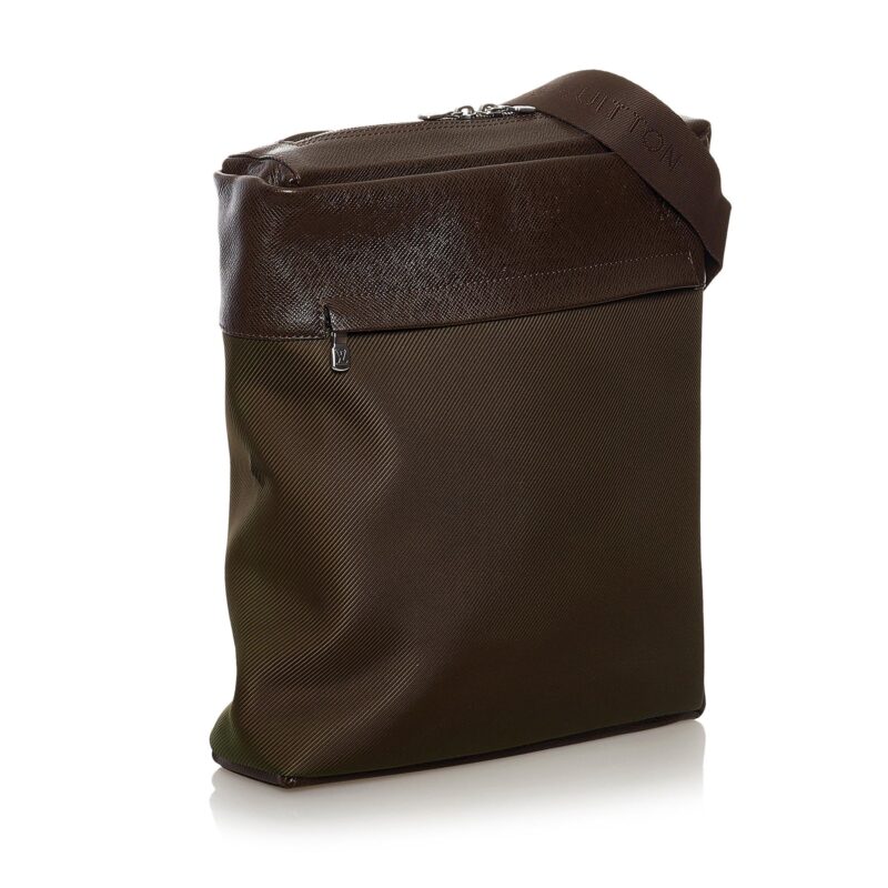 Louis Vuitton Taiga Beloukha (SHG-33800) AWE