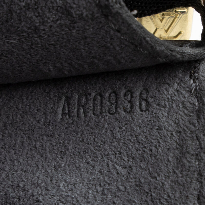 Louis Vuitton Vintage Epi Leather Pochette 21 Accessoires (SHF-14742) AWE - Image 5