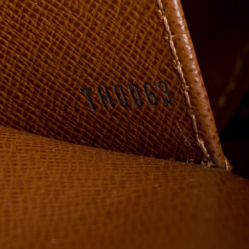 Louis Vuitton Vintage Monogram Canvas Cite MM Shoulder Bag (SHF-rVfRsp) AWE - Image 5