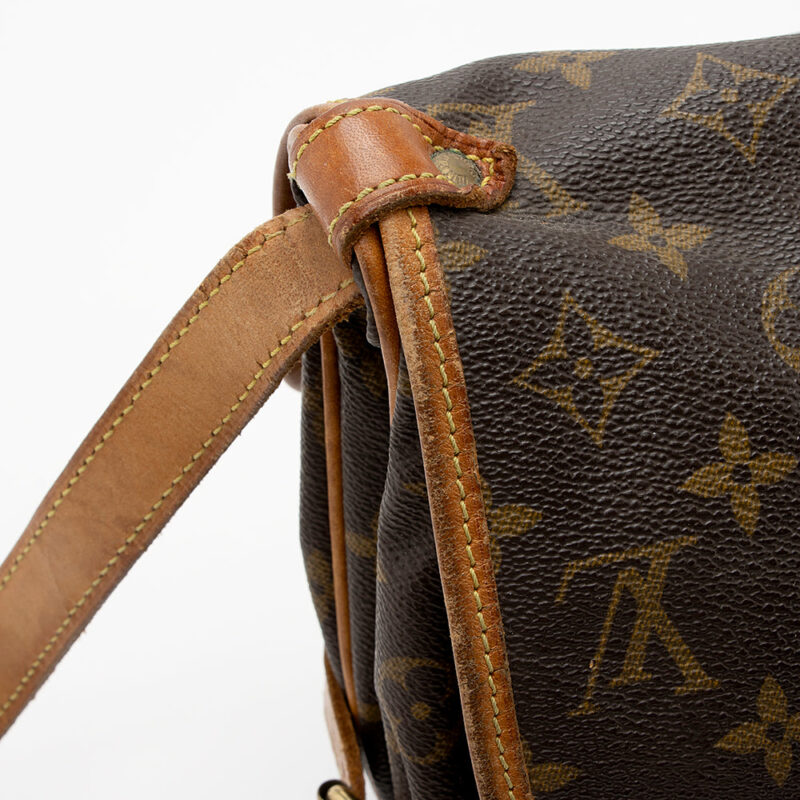 Louis Vuitton Vintage Monogram Canvas Saumur 30 Messenger Bag (SHF-20683) AWE - Image 19