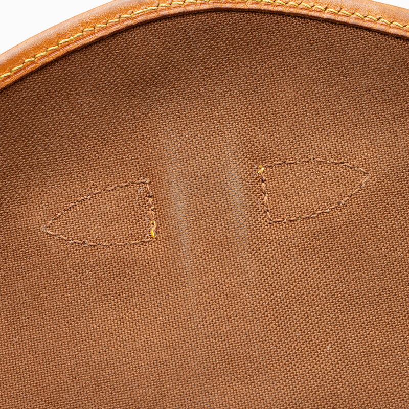 Louis Vuitton Vintage Monogram Canvas Saumur 30 Messenger Bag (SHF-20683) AWE - Image 12