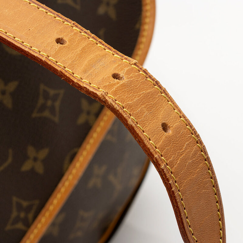 Louis Vuitton Vintage Monogram Canvas Saumur 35 Messenger Bag (SHF-20845) AWE - Image 11