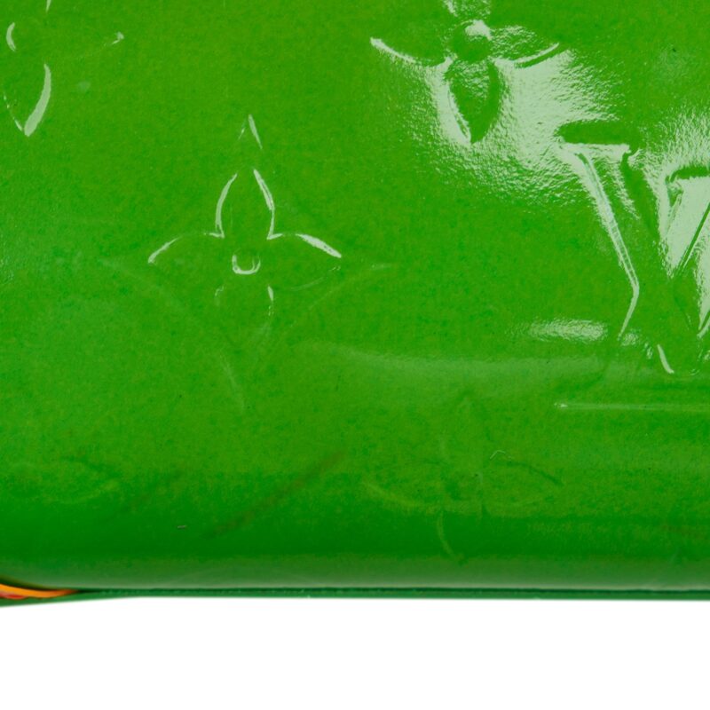 Louis Vuitton x Robert Wilson Monogram Vernis Fluo Reade PM (SHG-OK9ng3) AWE - Image 8