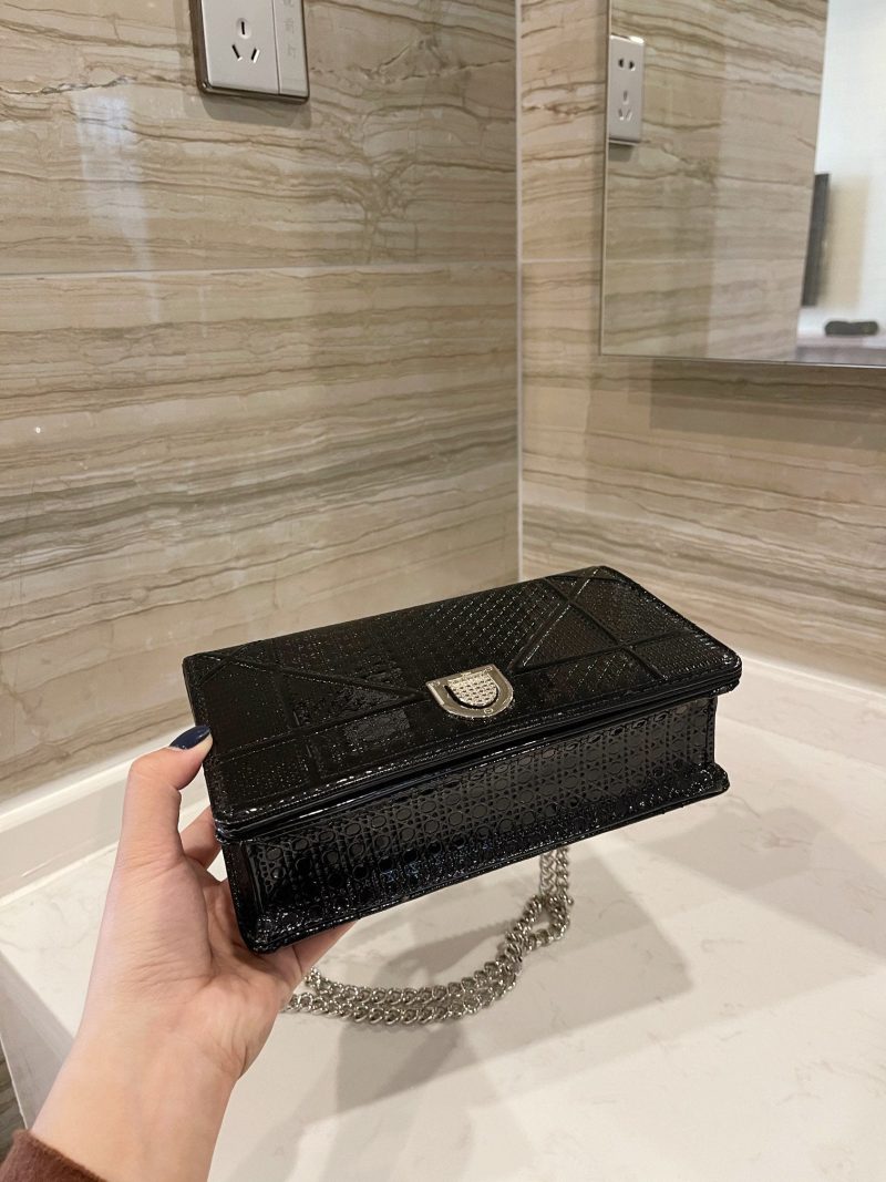 LW - Luxury Handbags DIR 044 - Image 2
