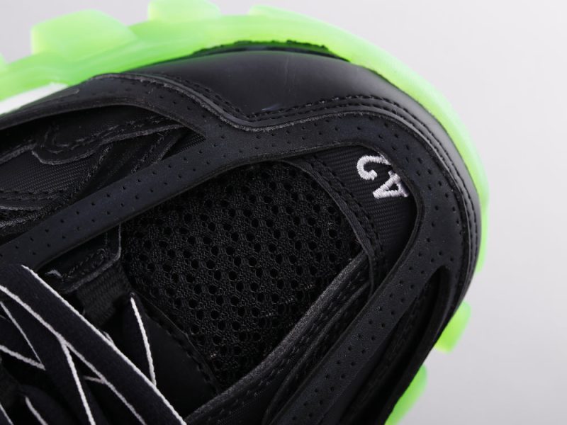 LW - Bla Track Three Generations Black Sneaker - Image 9