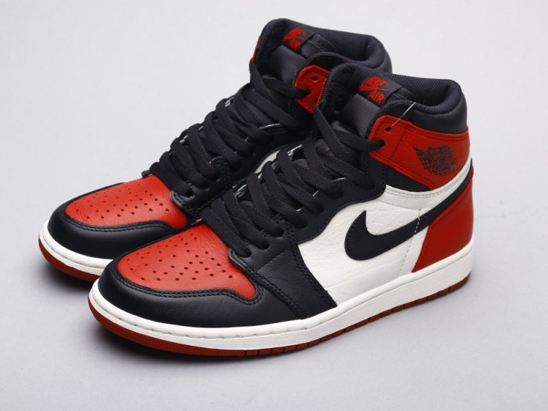 LW - AJ1 black red toe