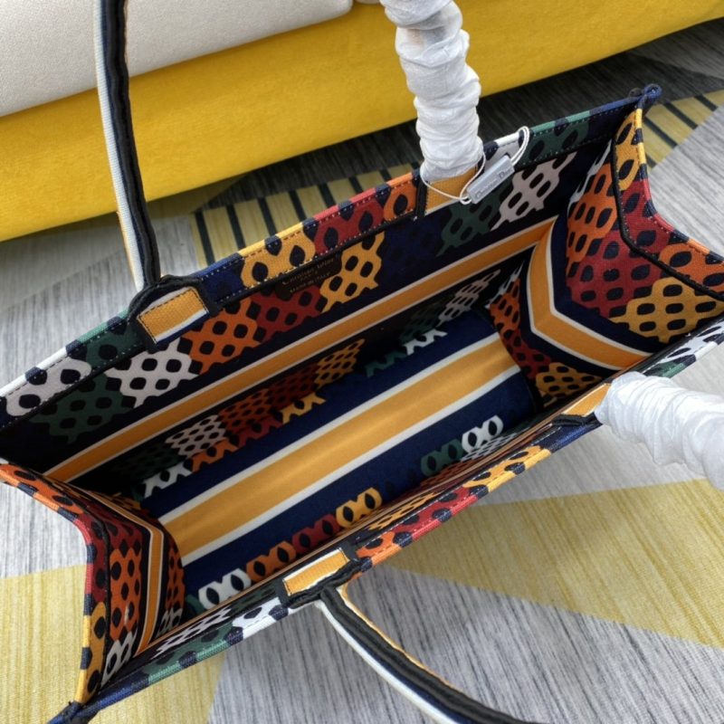 LW - Luxury Handbags DIR 063 - Image 3