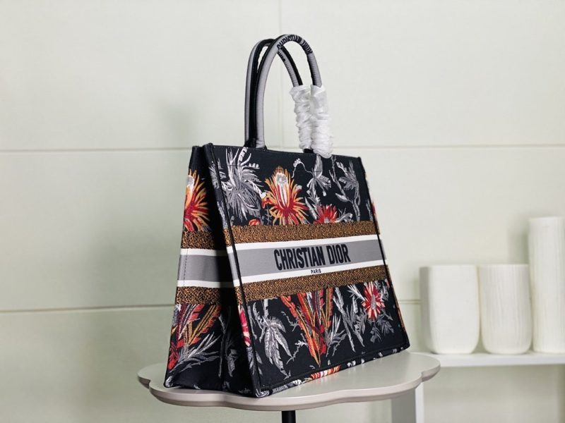 LW - Luxury Handbags DIR 120 - Image 4