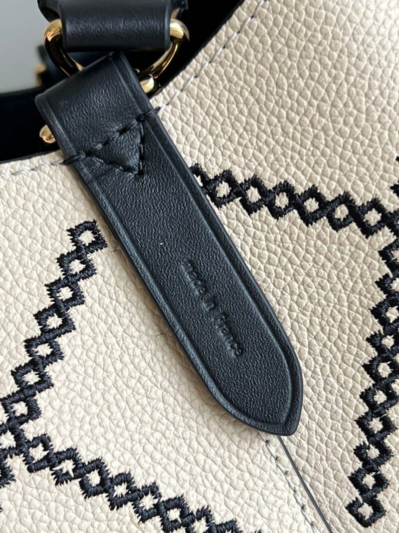 Louis Vuitton NeoNoe MM Bag AWE - Image 8